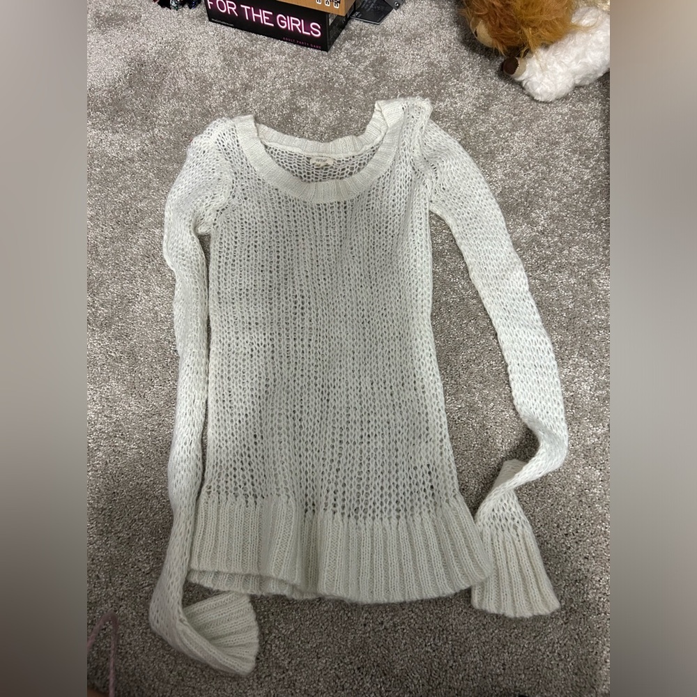 white aerie sweater